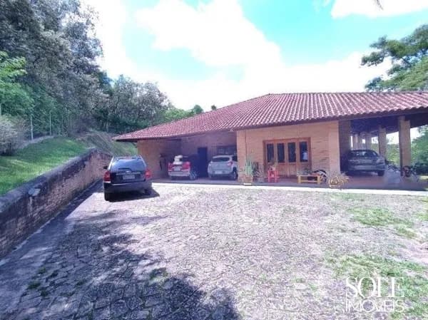 Chácara com casa e bosque privativo em Jundiaí