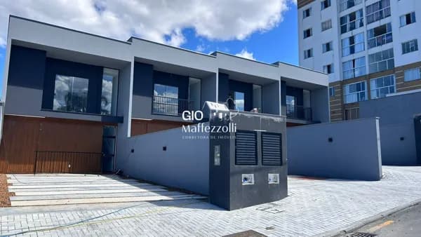 Sobrado geminado em Jaraguá do Sul, bairro Rau.