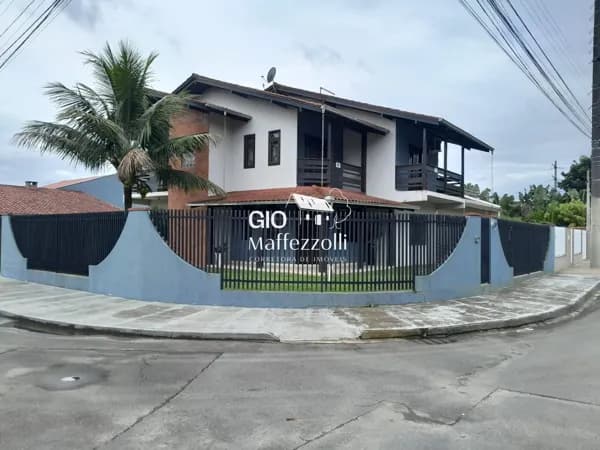 Casa em Jaraguá do Sul, bairro Barra do Rio Cerro