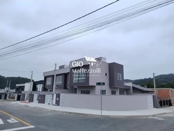 Sobrado geminado em Jaraguá do Sul, bairro Três Rios do Sul.