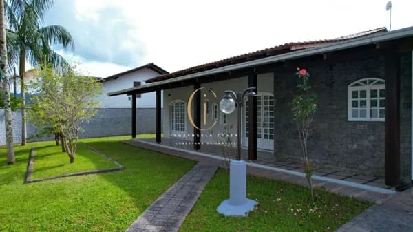 Casa de esquina com Piscina no bairro Estação, Ascurra - SC