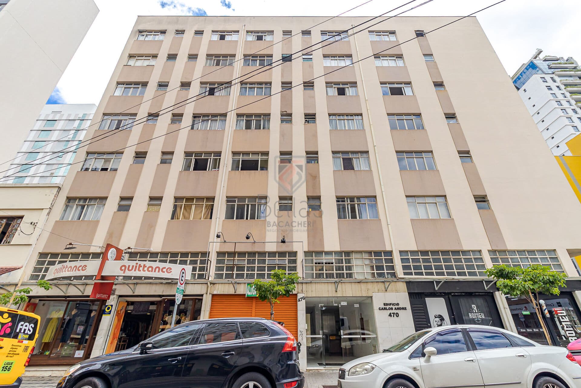 Apartamento, 1 quarto, sala, cozinha, banheiro.
