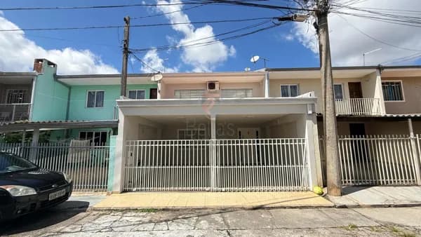 Sobrado Semi-Mobiliado em Condomínio Fechado no Cajuru para Locação