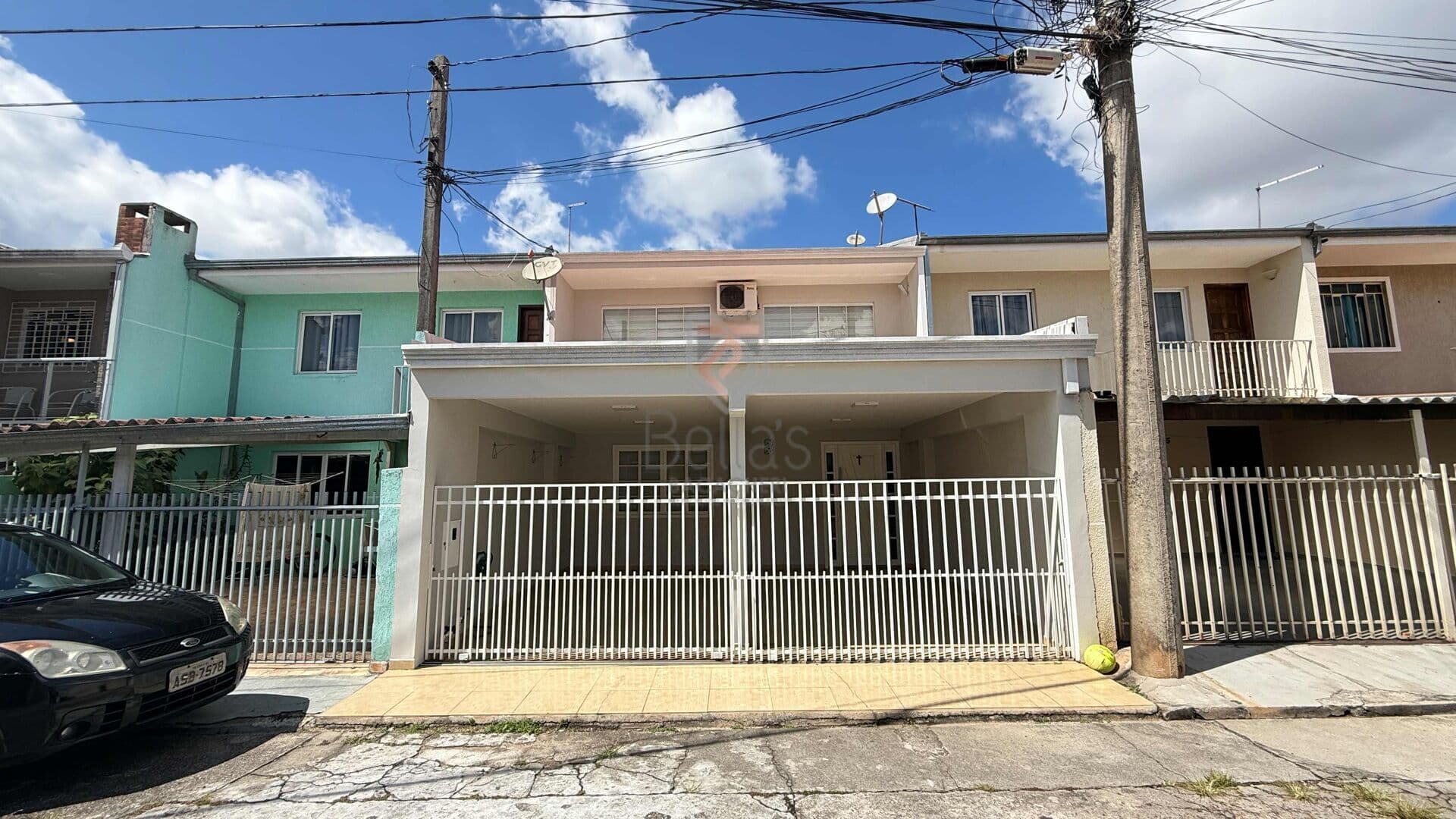 Sobrado Semi-Mobiliado em Condomínio Fechado no Cajuru para Locação