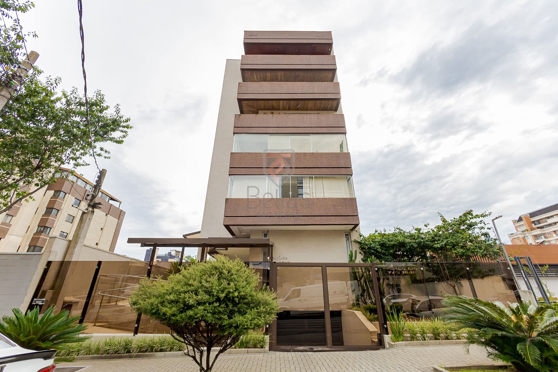 Apartamento a venda no Bairro Mercês, 3 Dormitórios, sendo 1 suíte, 1 vaga.