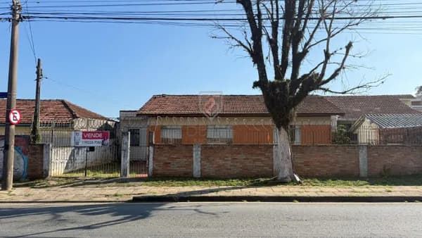 Oportunidade na Av. Pres. Afonso Camargo – Terreno Amplo com Construção Estruturada