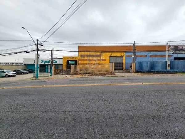 Terreno com Barracão à Venda no Rebouças – 931m² de Potencial em Localização Privilegiada