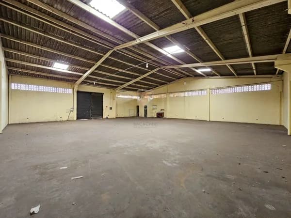 Terreno com Barracão à Venda no Rebouças – 931m² de Potencial em Localização Privilegiada
