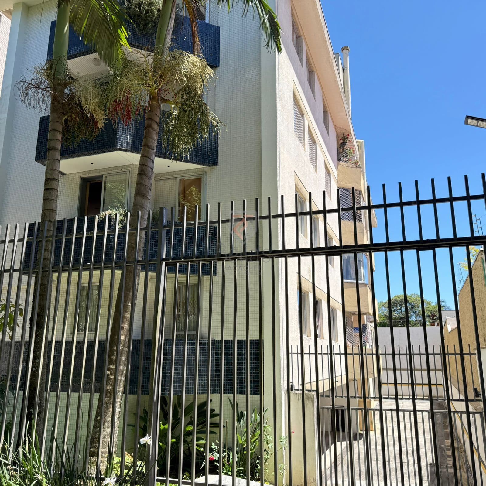 Apartamento Amplo com 3 Quartos (1 Suíte) e 89 m² Privativos no Cabral | Excelente Localização