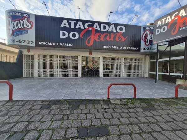 Imóvel comercial à venda, rua com maior movimento do Bairro, ótima localização, estrutura para comércio, Bacacheri, Curitiba, PR