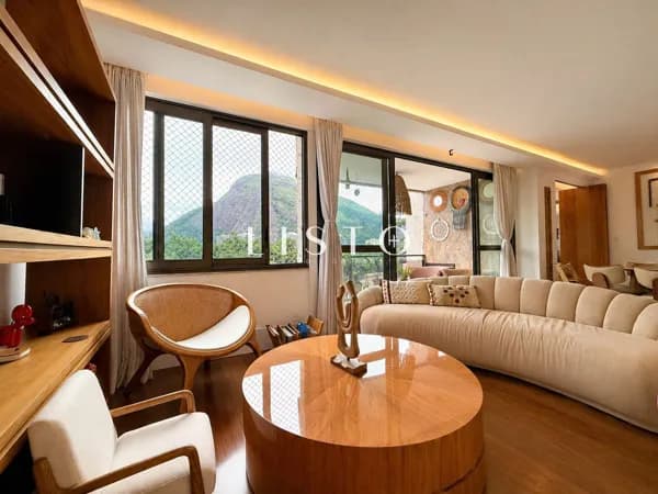 Apartamento finamente reformado de frente para a Lagoa 190m²