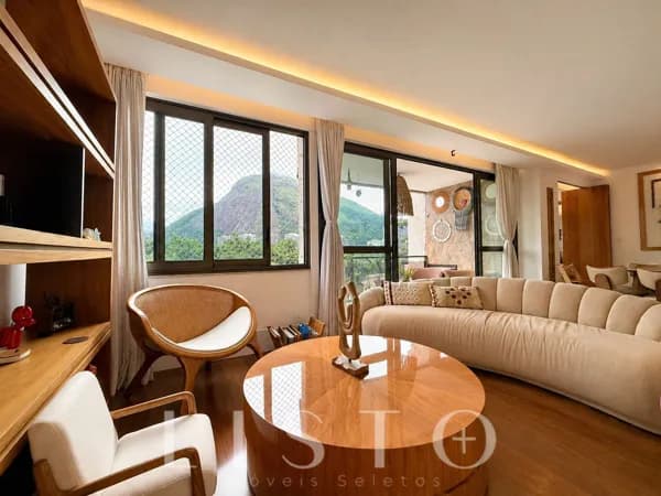 Apartamento finamente reformado de frente para a Lagoa 190m²