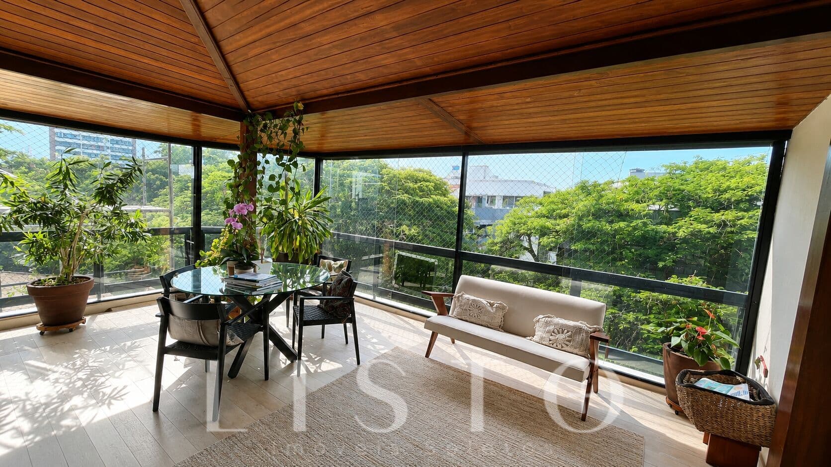Cobertura Duplex Reformada com 291m² • Jardim Oceânico • Vista Pedra da Gávea • 4 Quartos • 2 Vagas