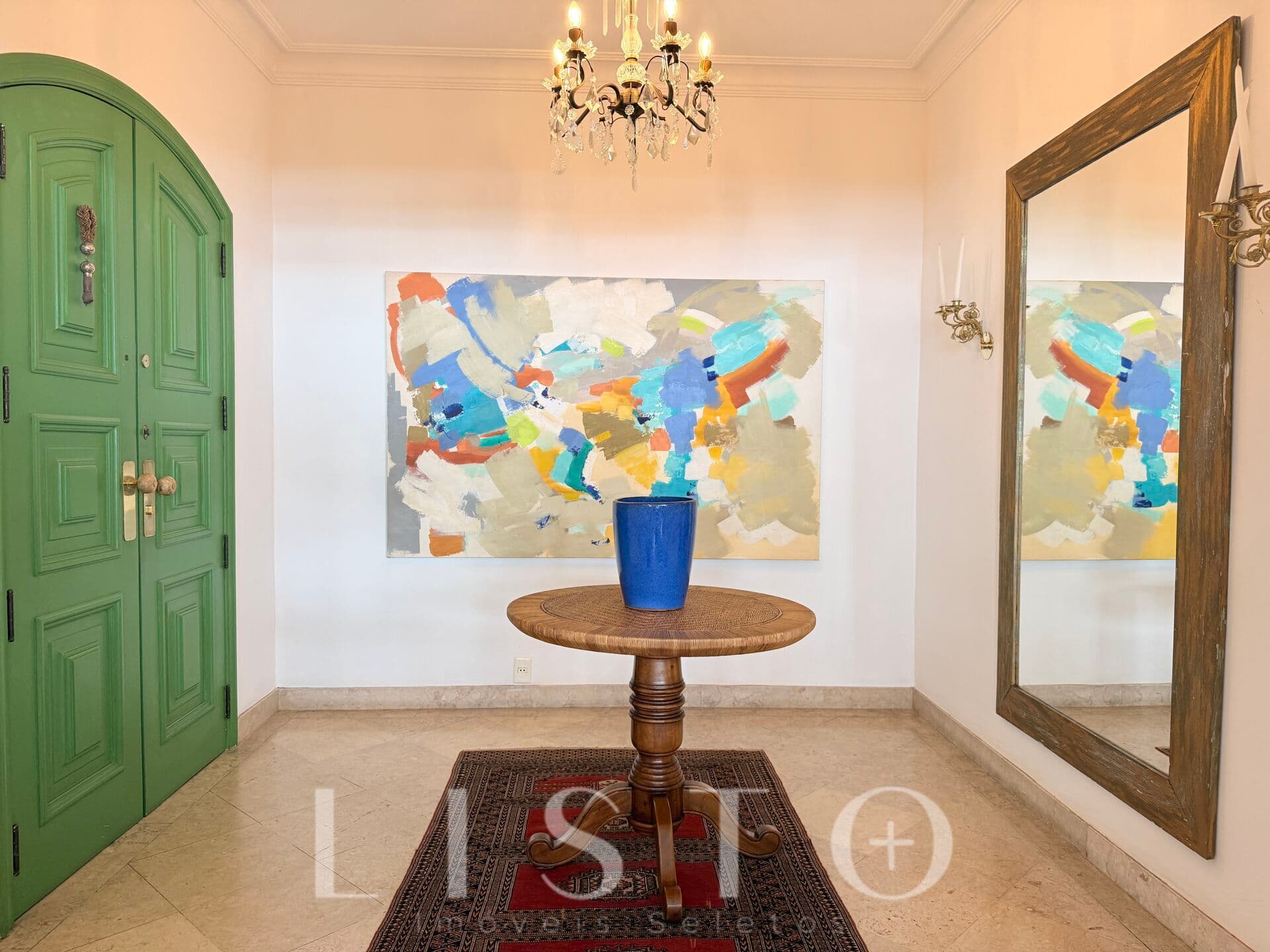 Apartamento à venda em Copacabana | 205m² | 3 Quartos (1 Suíte) | Vaga | Próximo ao Metrô Cantagalo