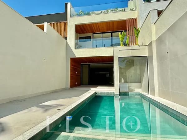 Casa contemporânea à venda no Condomínio Riomar | 5 suítes | 340 m² | Área gourmet | Piscina | Sauna