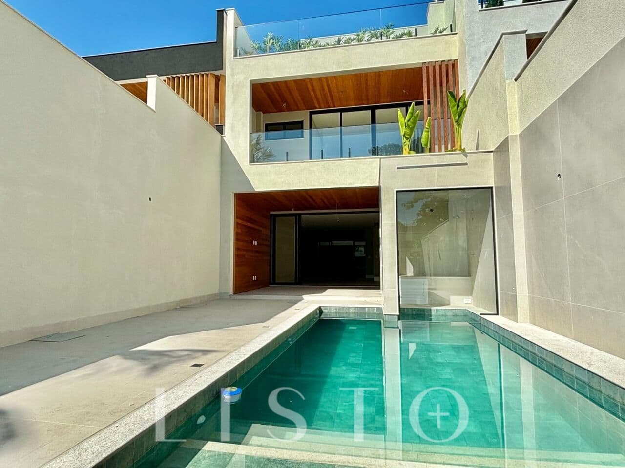 Casa contemporânea à venda no Condomínio Riomar | 5 suítes | 340 m² | Área gourmet | Piscina | Sauna
