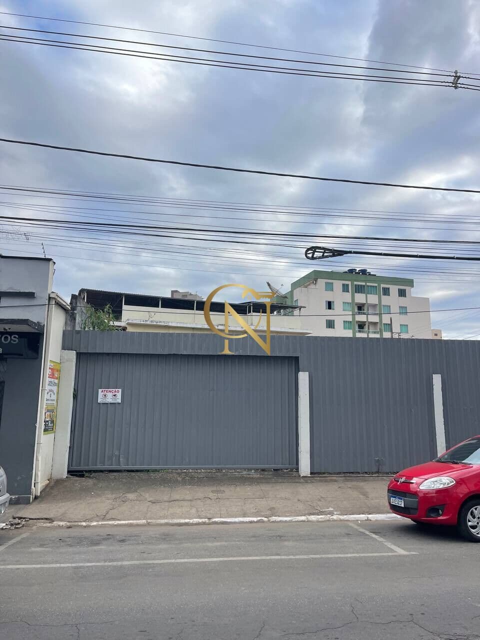 Lote à Venda – Esquina com Avenida Principal no Centro