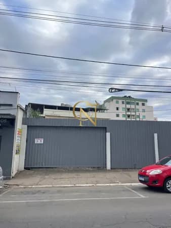 Lote à Venda – Esquina com Avenida Principal no Centro