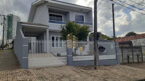 Sobrado em Ponta Grossa - Uvaranas
