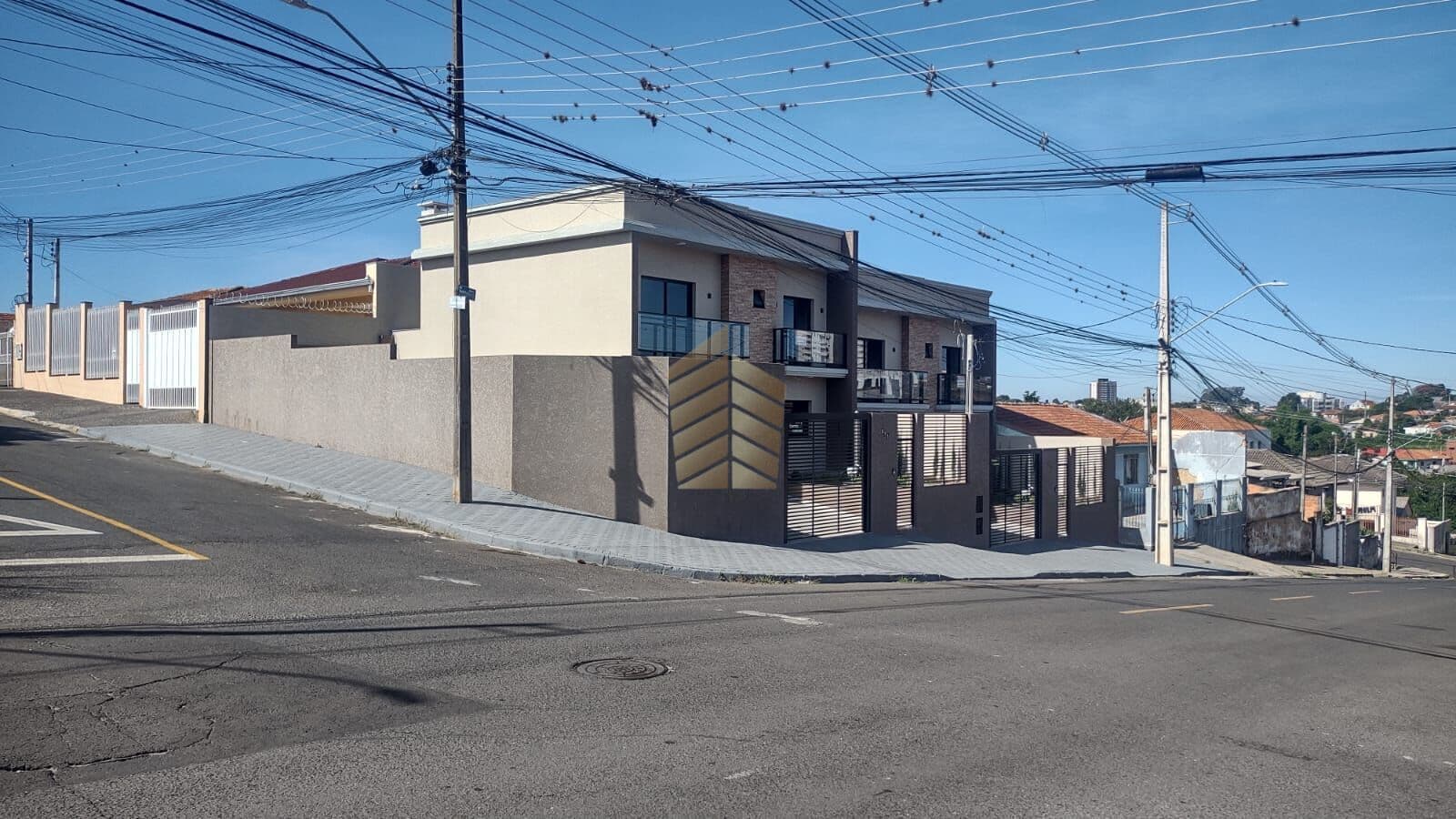Sobrado em Ponta Grossa - Jardim Carvalho