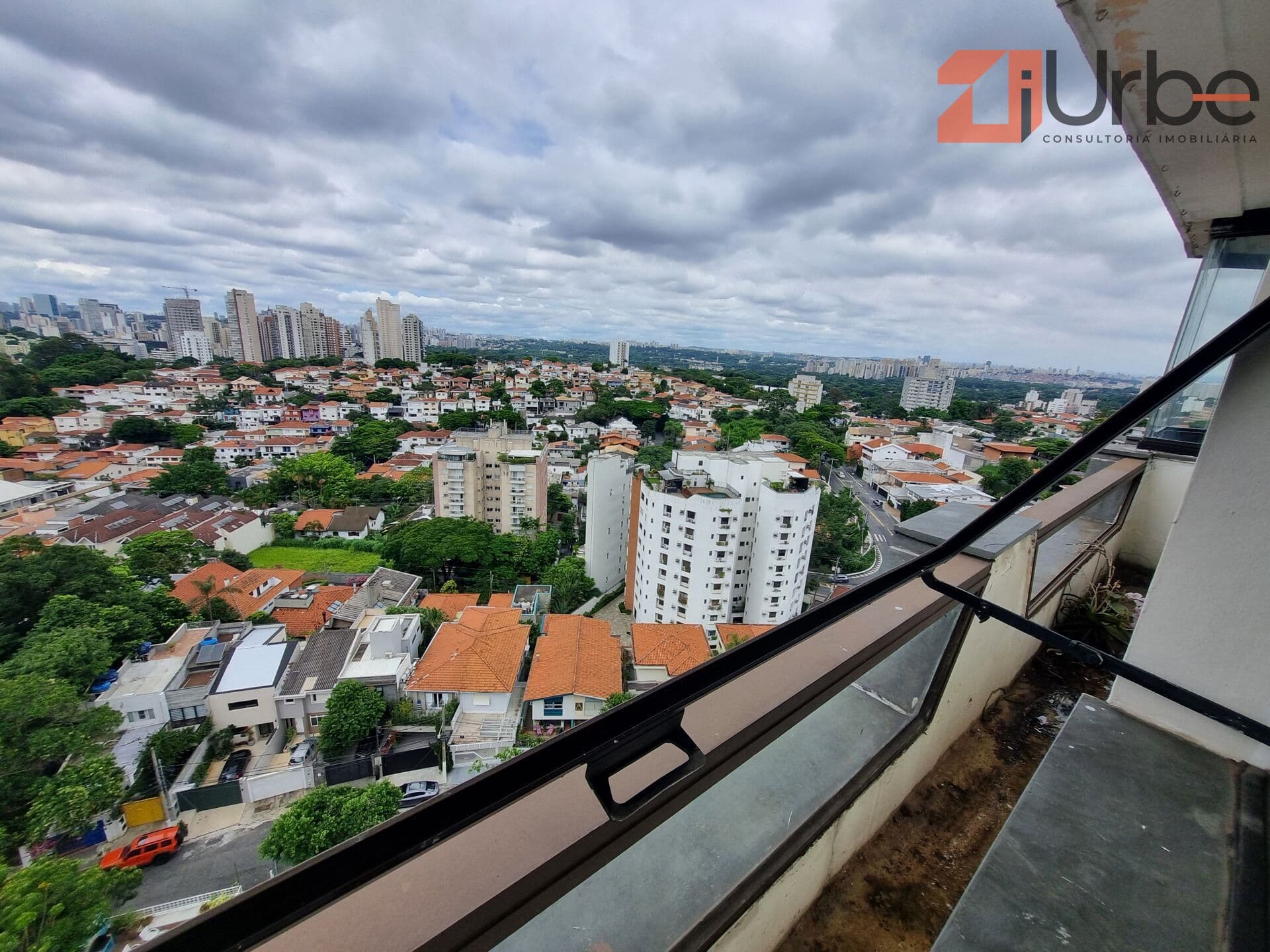 Cobertura Duplex à venda com 245m², 3 vagas à 800mts da Estação Vila Madalena