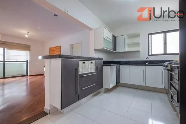 Apartamento à venda na Vila Madalena com 130m², 2 vagas localizado à 10 minutos de caminhada da Estação de Metrô