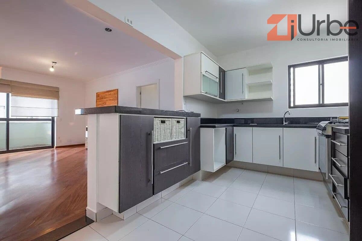 Apartamento à venda na Vila Madalena com 130m², 2 vagas localizado à 10 minutos de caminhada da Estação de Metrô
