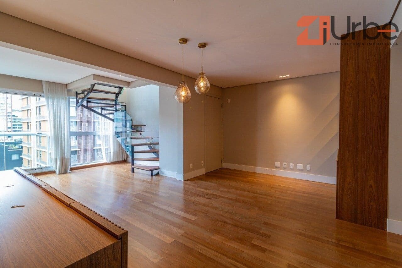 Cobertura Duplex à venda no Alto de Pinheiros com 230m², 3 suítes, 3 vagas próximo ao Parque Villa Lobos