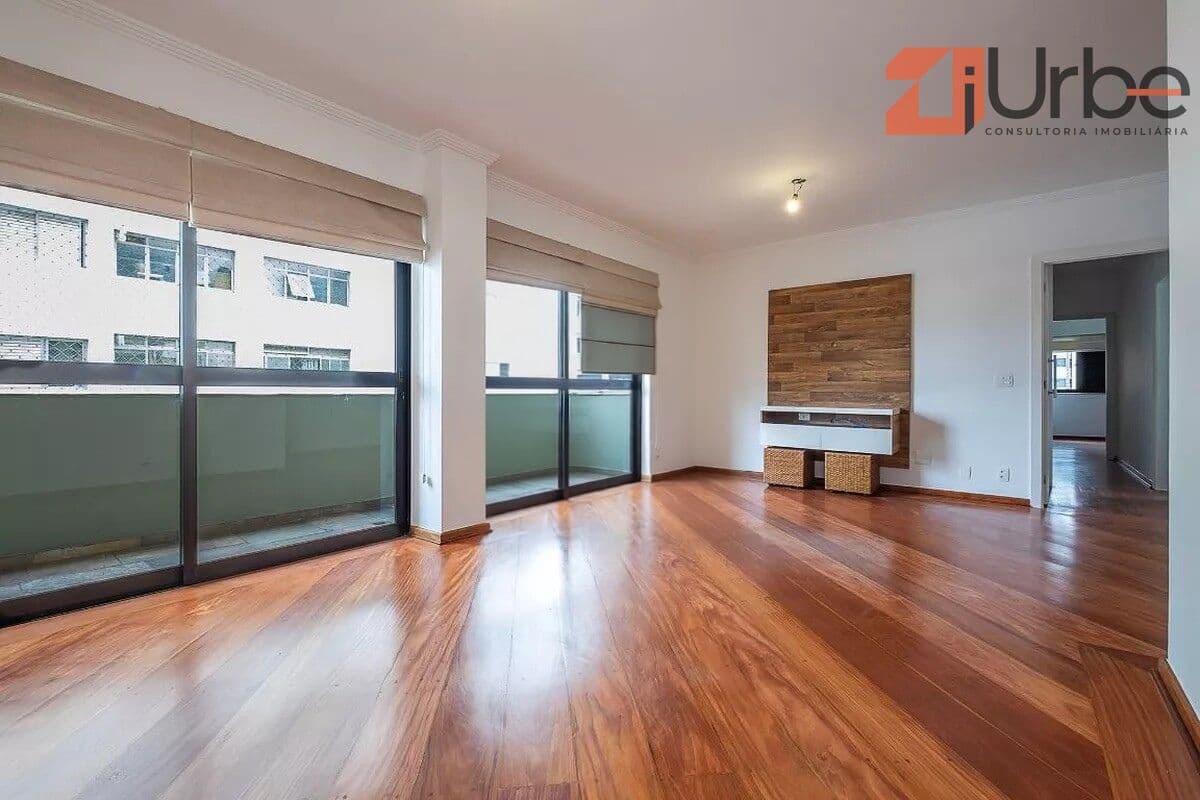 Apartamento à venda na Vila Madalena com 130m², 2 vagas localizado à 10 minutos de caminhada da Estação de Metrô