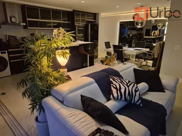 Moderno apartamento à venda em Pinheiros, com 84m², 2 vagas à 50mts da Avenida Faria Lima