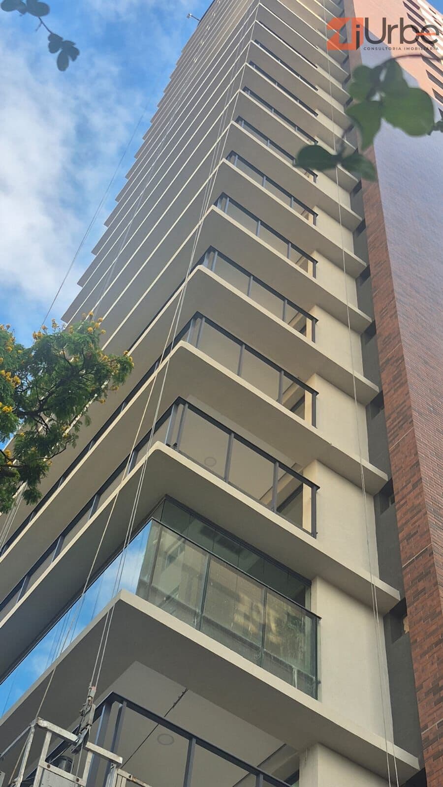 Apartamento com 4 dormitórios à venda, 171m², próximo à Av. Sumaré e Av. Pacaembu