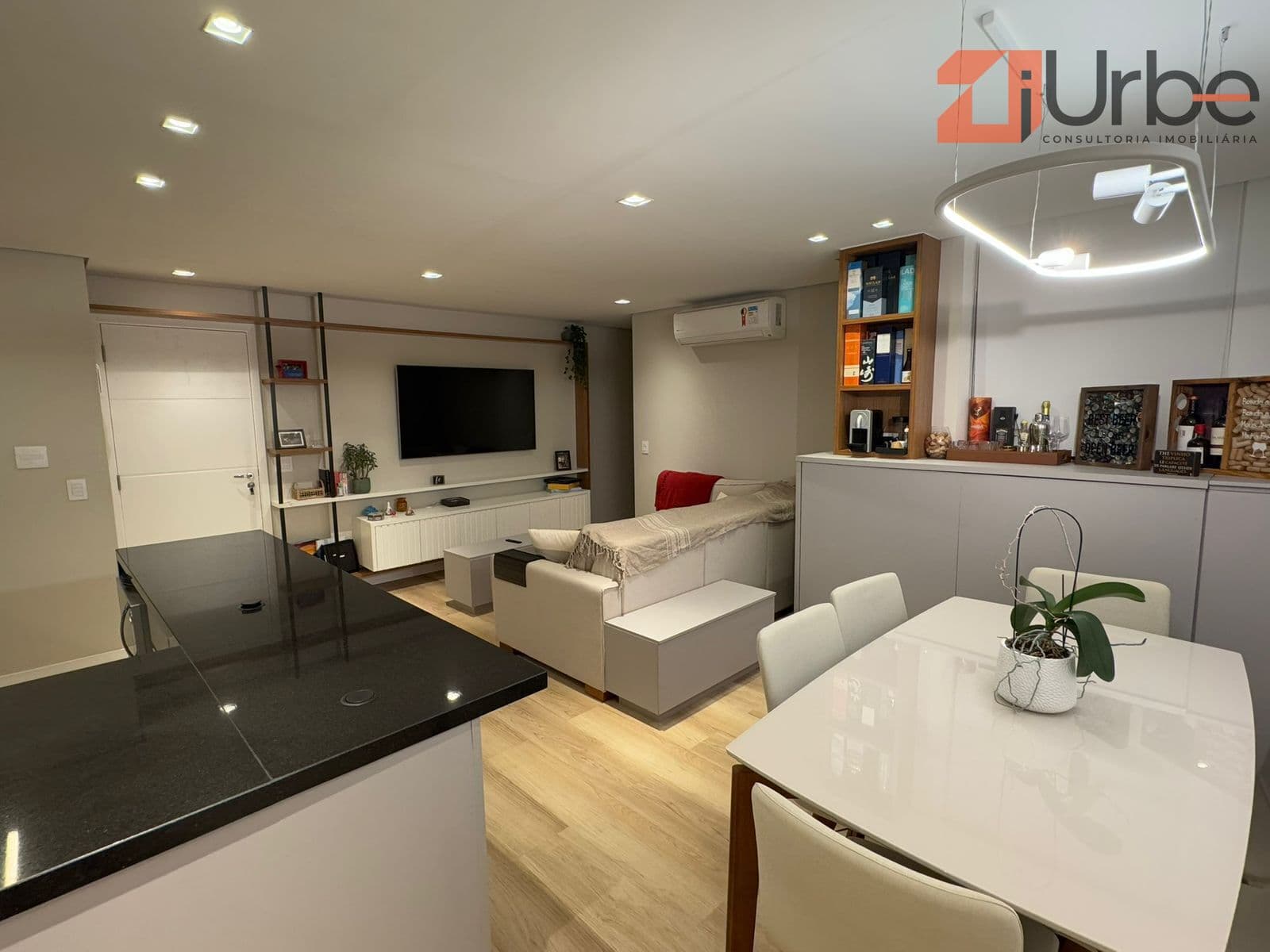 Belíssimo apartamento 69m², 1 vaga localizado entre 400 metros das estações Paraíso e Ana Rosa do metrô