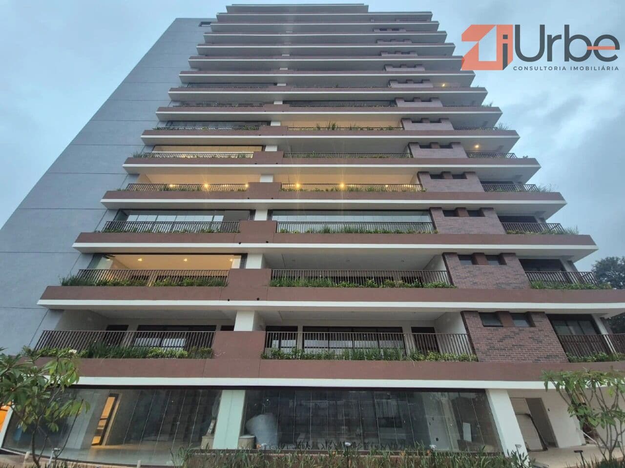 Apartamento pronto com 2 suítes à venda, 128m² próximo ao Metrô Faria Lima