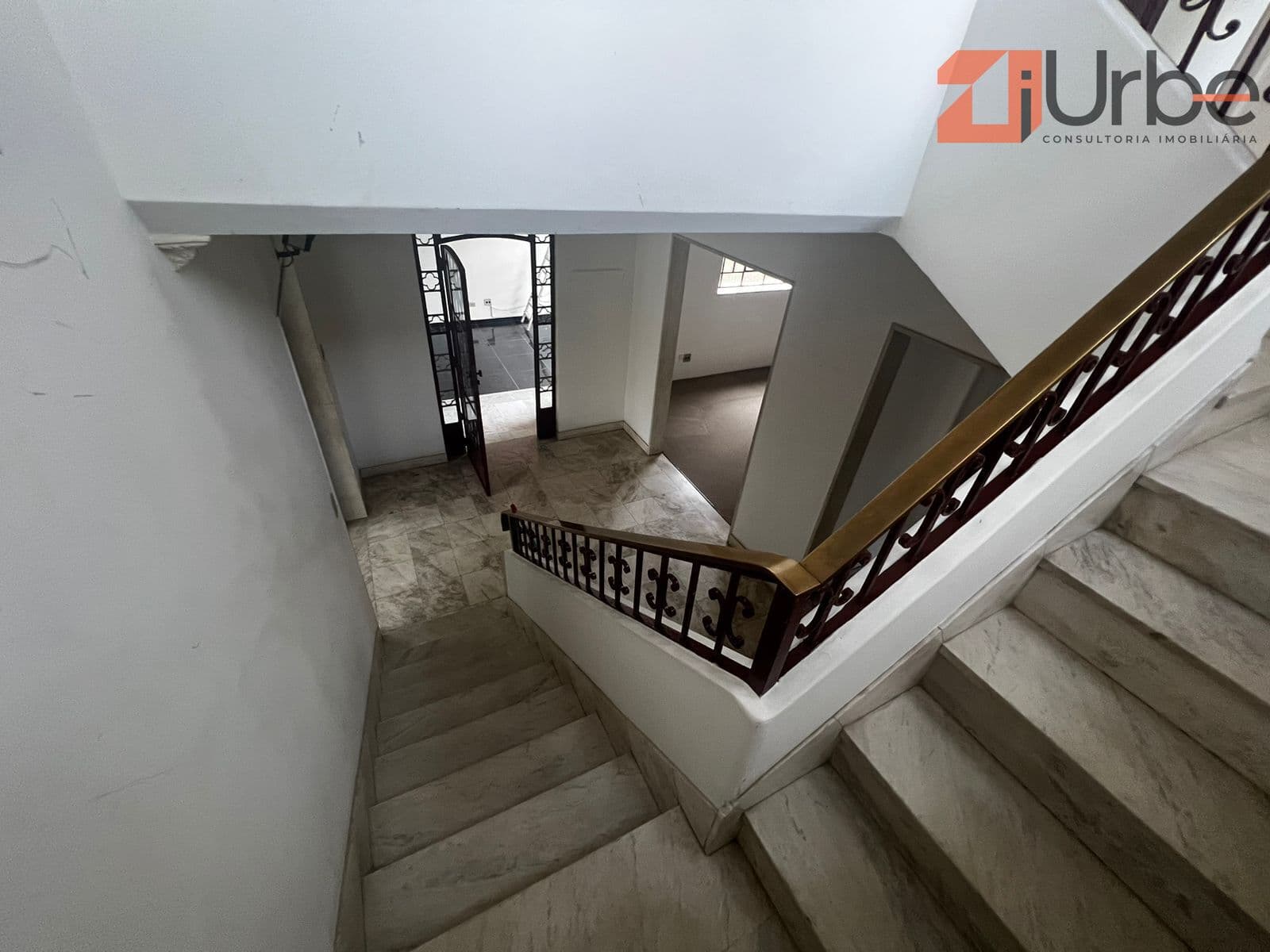 Casa Comercial / Residencial à venda no Jardim América com 600m², 10 vagas à 250mts do Parque Ibirapuera