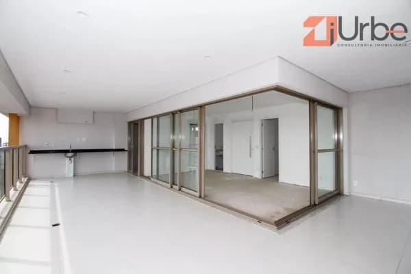 Apartamento à venda em andar alto com 144m², 3 suítes, 2 vagas na Vila Madalena à 300mts do Metrô
