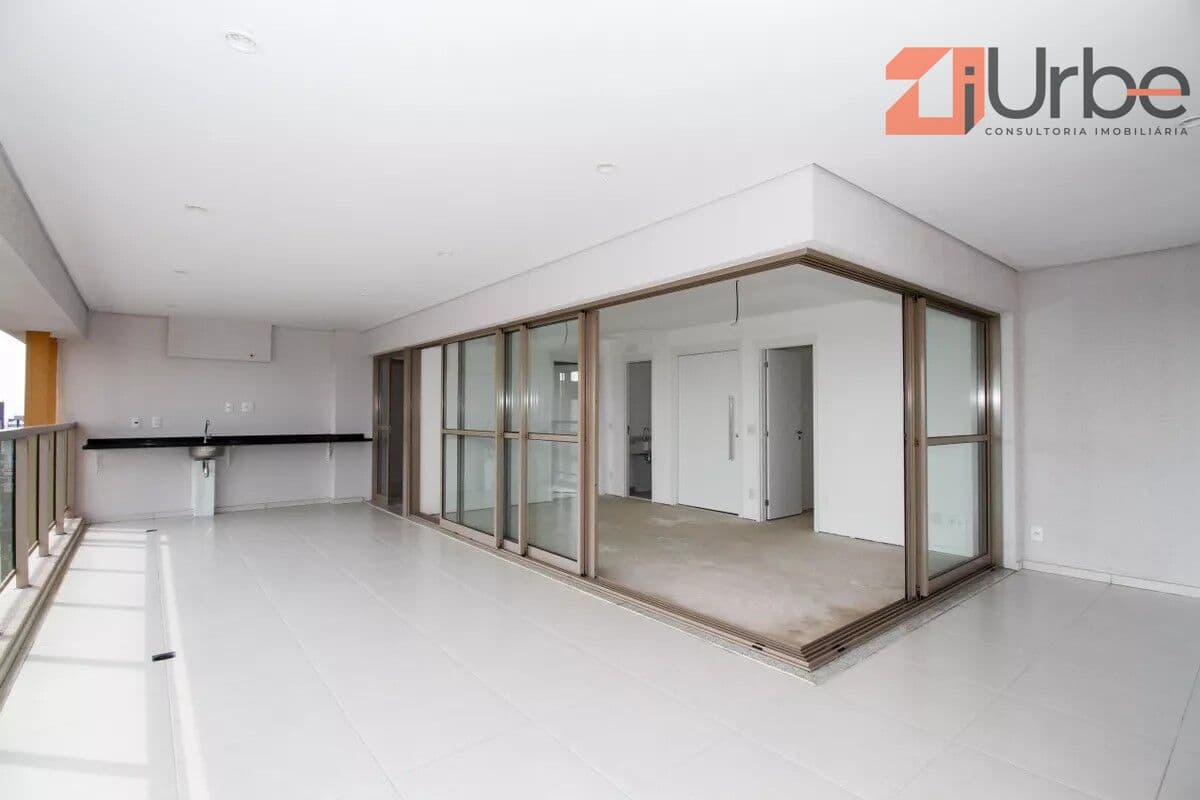 Apartamento à venda em andar alto com 144m², 3 suítes, 2 vagas na Vila Madalena à 300mts do Metrô