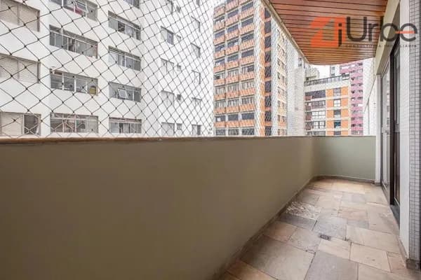 Apartamento à venda na Vila Madalena com 130m², 2 vagas localizado à 10 minutos de caminhada da Estação de Metrô