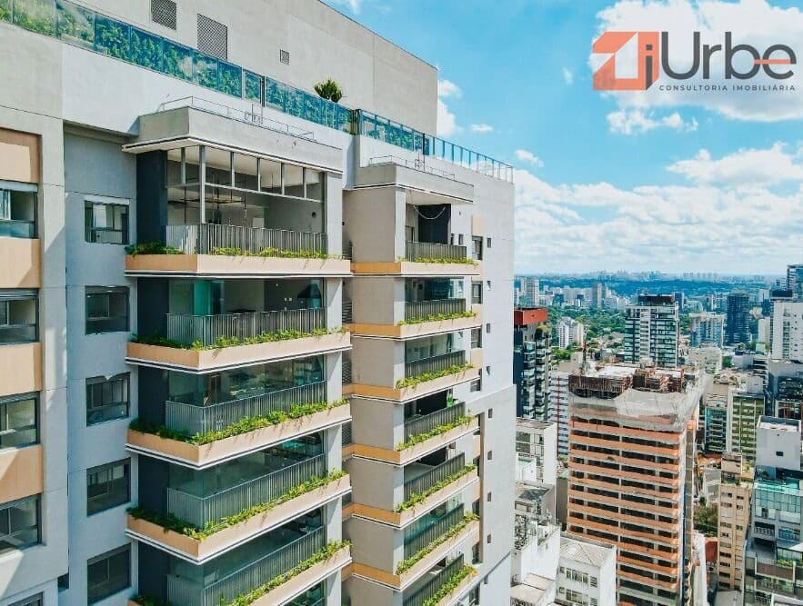 Apartamento com 4 suítes em Pinheiros ao lado dos Jardins e à Avenida Rebouças