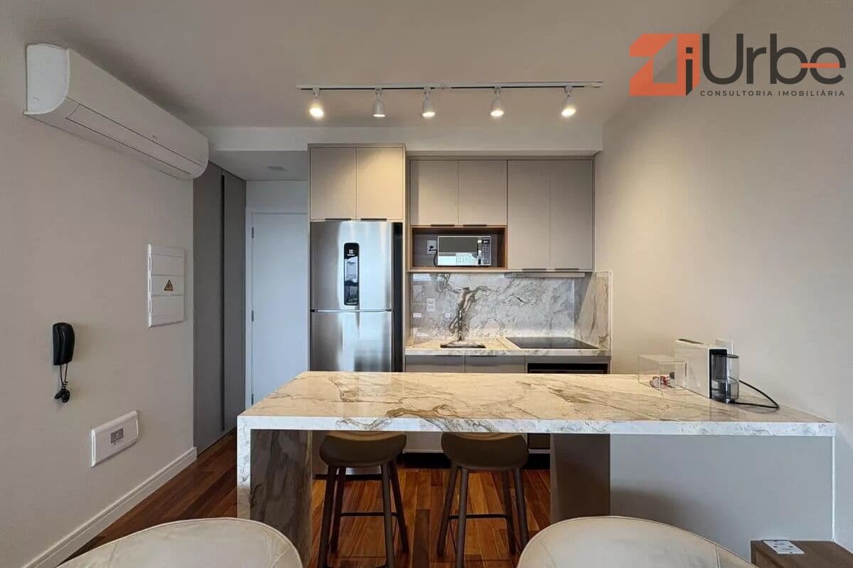 Apartamento mobiliado à venda em Pinheiros com 67m², 1 suíte próximo ao Metrô Fradique Coutinho