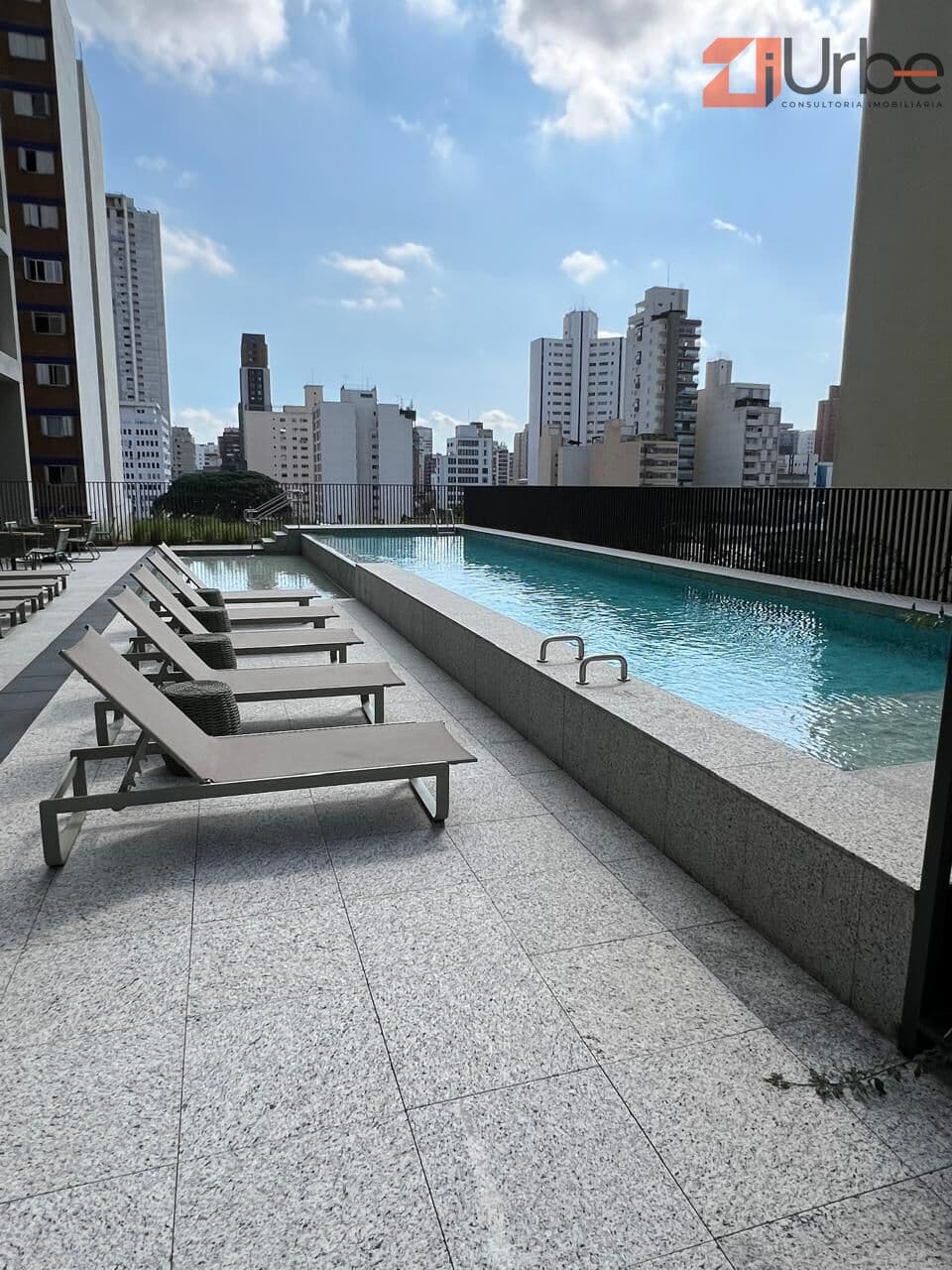 Apartamento à venda em Pinheiros com 170m², 3 suítes próximo às estações Estação Oscar Freire e Estaçao Fradique Coutinho