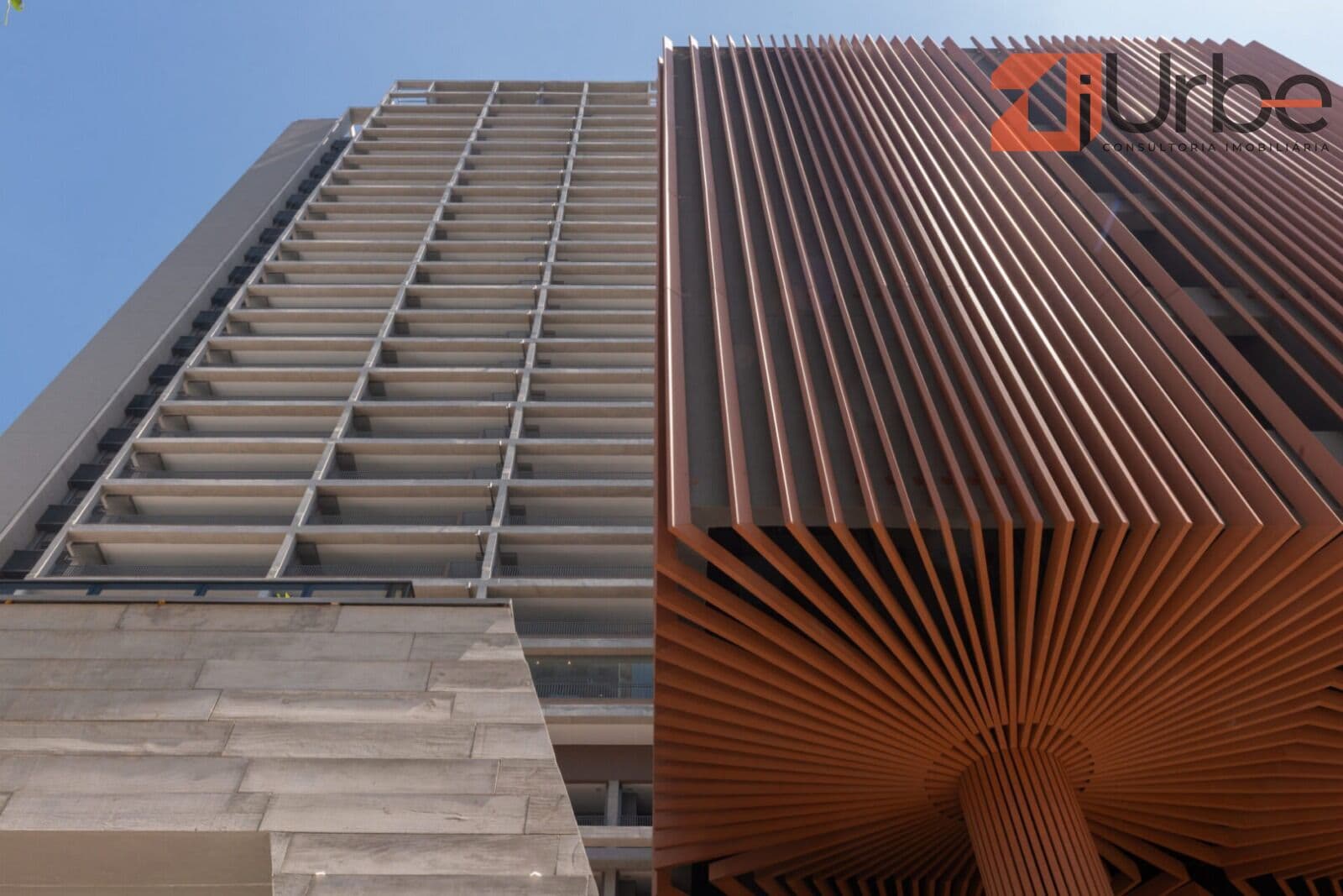 Cobertura Duplex pronta com 3 suítes à venda, 198m², localizado à 5 minutos da futura estação de Metrô