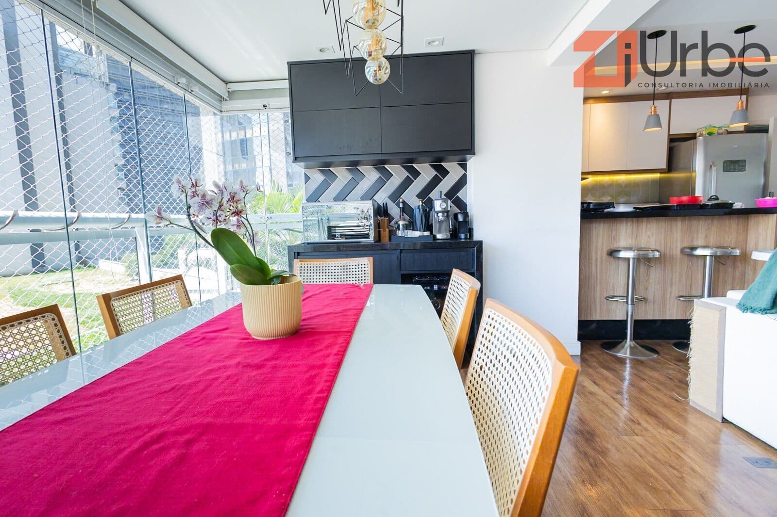 Excelente apartamento à venda em Pinheiros com 84m², 2 vagas, próximo aos Shoppings Eldorado e Iguatemi