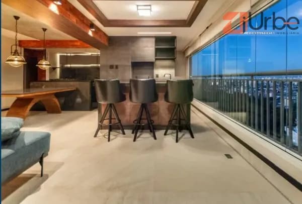 Lindo apartamento à venda 111m², 2 vagas na Aclimação