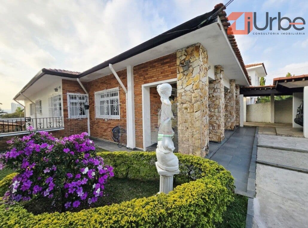 Casa Alto Padrão com piscina, 500m², 8 vagas no Alto da Lapa