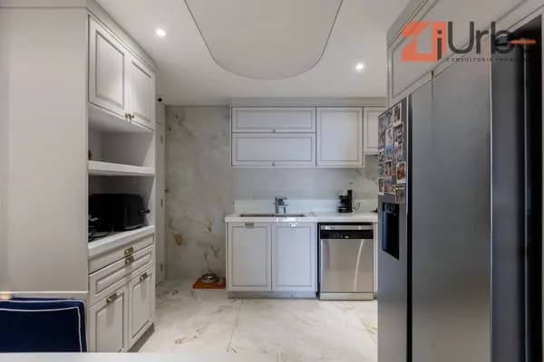 Impecável apartamento à venda em Pinheiros com 160m², 3 suítes à 300mts da Estação Sumaré