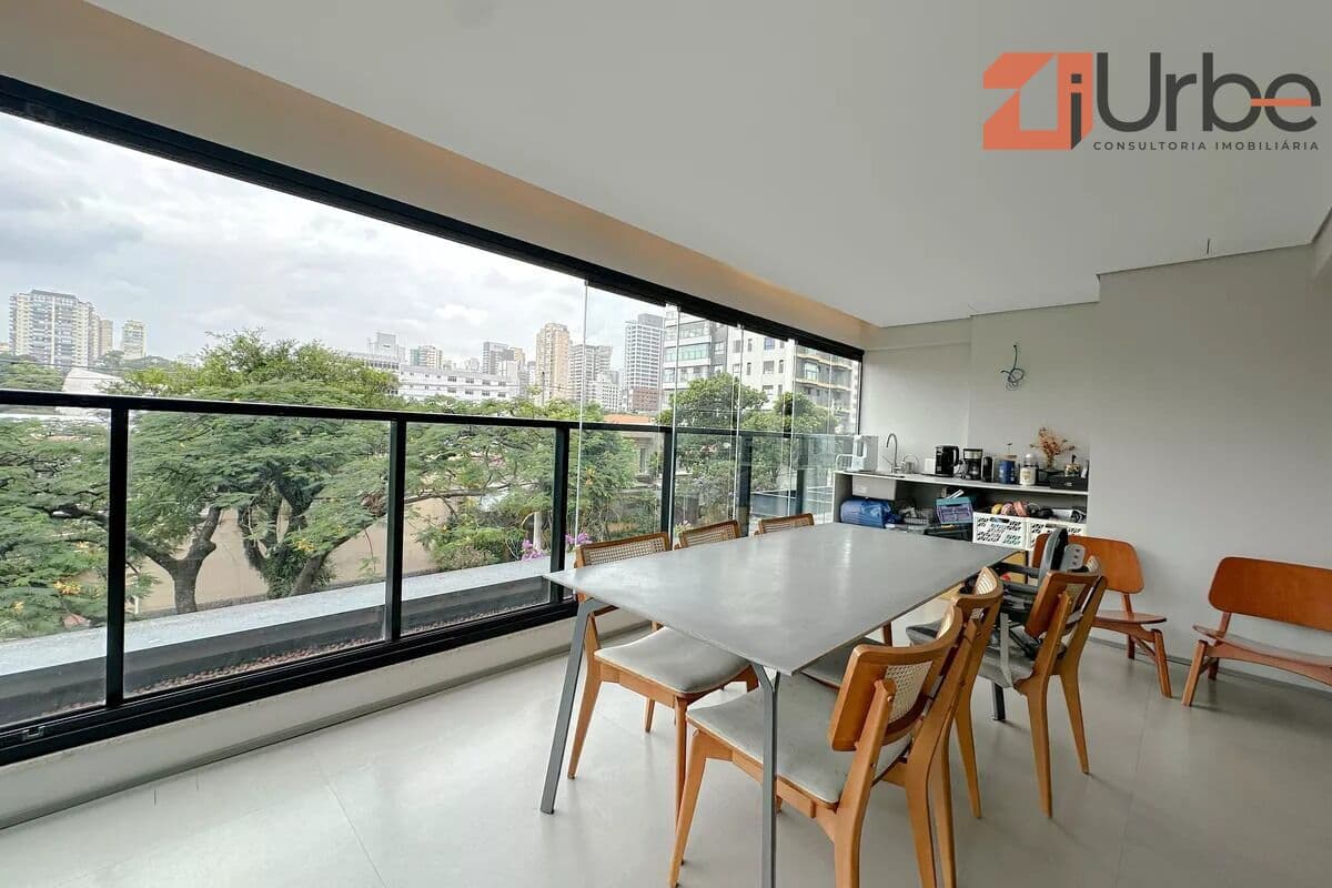 Apartamento à venda em Perdizes com 111m², 3 dormitórios, próximo aos Shoppings Bourbon e West Plaza