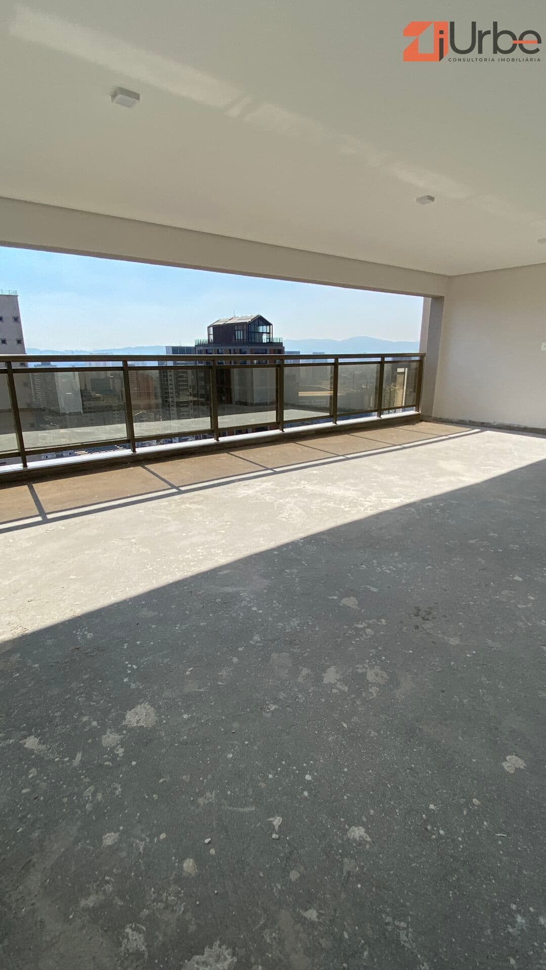 Cobertura Duplex pronto à venda 306m² localizado à poucos minutos do Shopping Bourbon