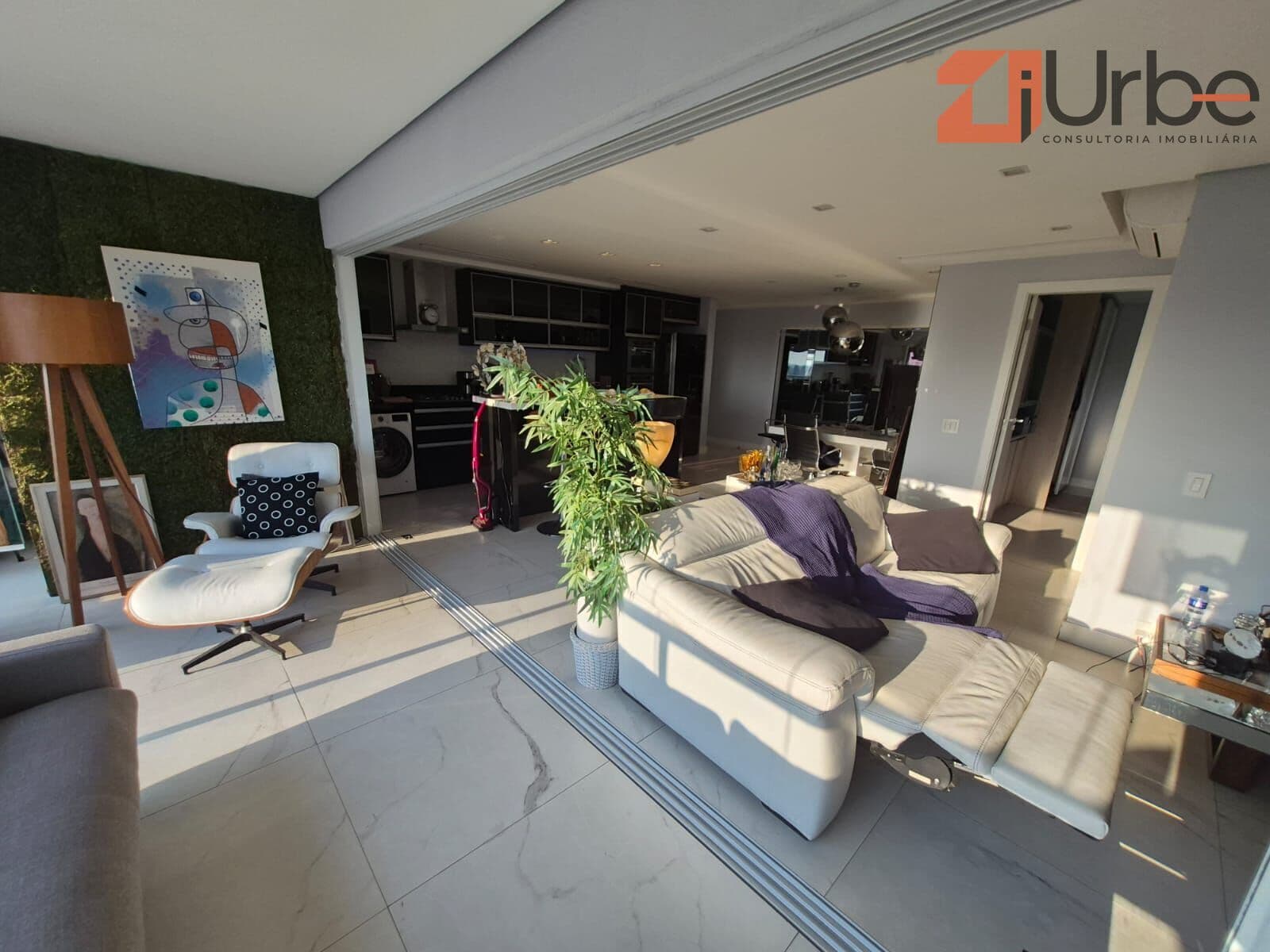 Moderno apartamento à venda em Pinheiros, com 84m², 2 vagas à 50mts da Avenida Faria Lima