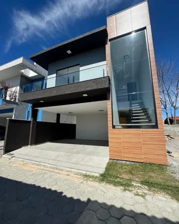 Casa nova à venda no bairro Rio Vermelho, em Florianópolis.