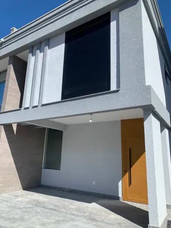 Sobrado de luxo à venda no centrinho dos Ingleses!